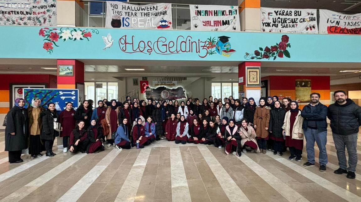 Tüm 8. sınıf öğrencilerimizle Şehit Adil Büyükcengiz Kız Anadolu İmam Hatip Lisesi ve Kartal Mehmet Akif Ersoy Anadolu İmam Lisesi'ni ziyaret ettik.